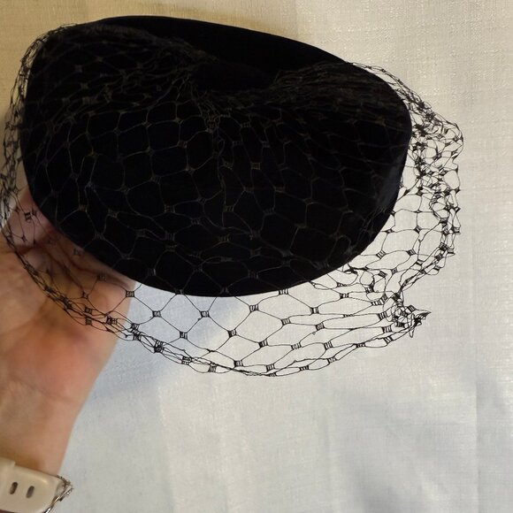 Vintage Women\'s Black Velvet Pillbox Hat w/Decorative Netting main image 6